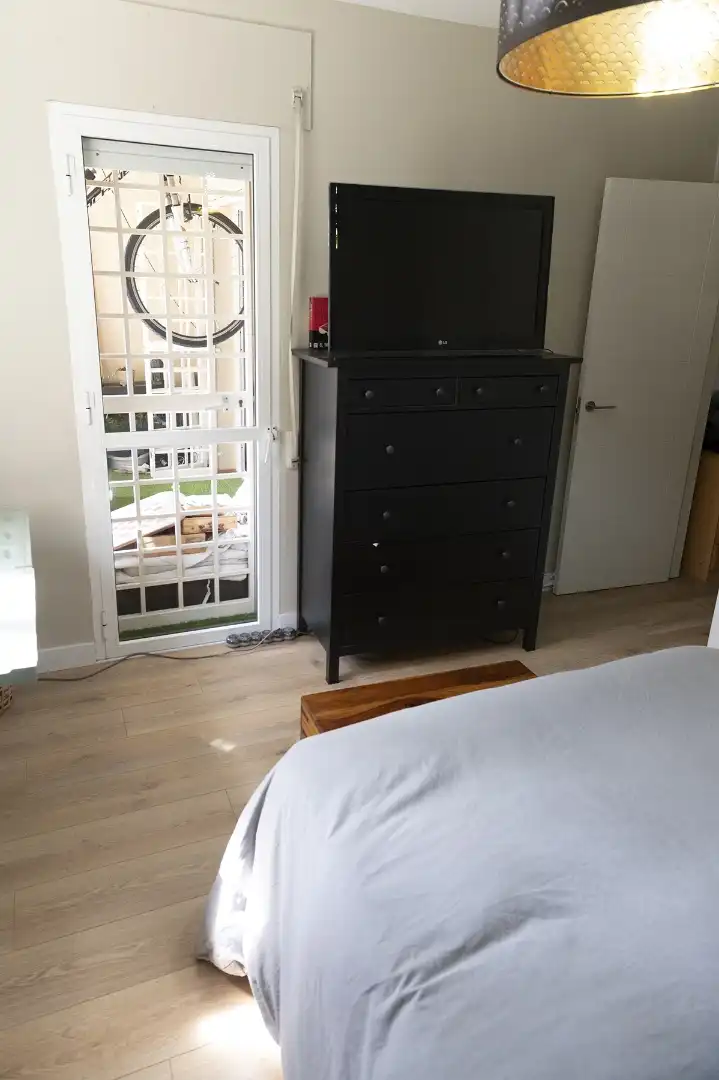 Piso en venta en Calle Alcaparron, 26, Cerrado de Calderón - Hacienda Paredes Habitación de Piso en venta en Málaga con Aire acondicionado, Jardín privado y Parquet