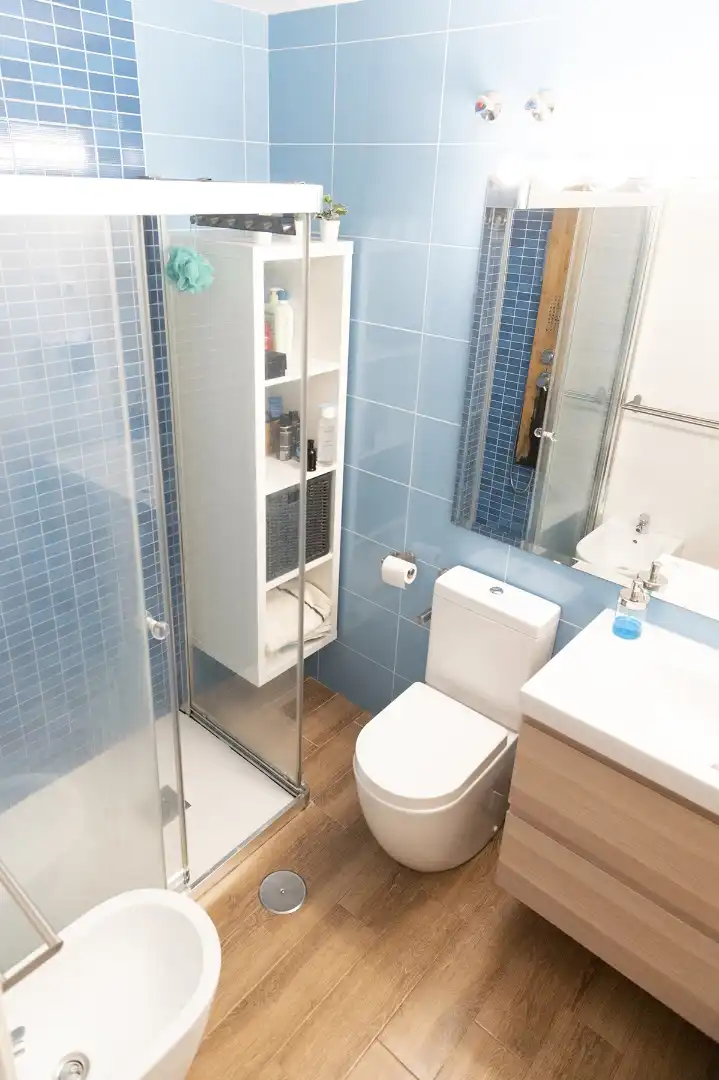 Piso en venta en Calle Alcaparron, 26, Cerrado de Calderón - Hacienda Paredes Baño de Piso en venta en Málaga con Aire acondicionado, Jardín privado y Parquet