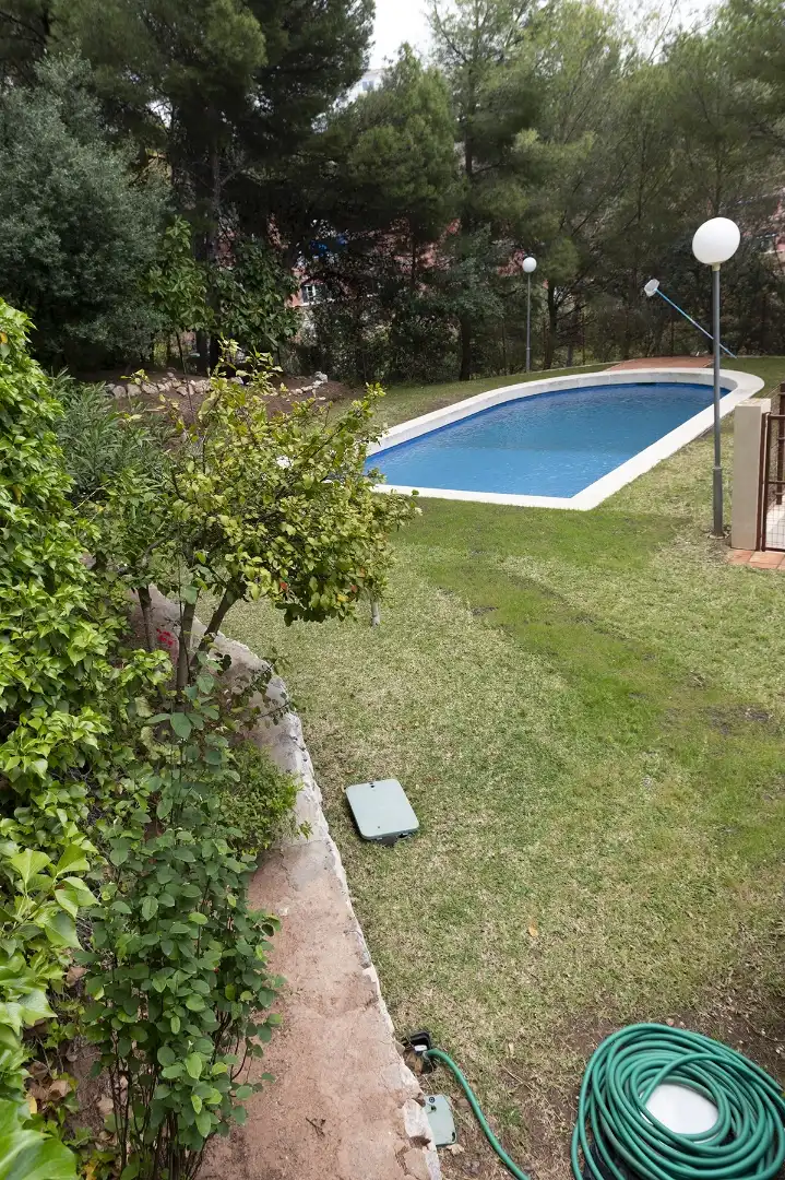 Piso en venta en Calle Alcaparron, 26, Cerrado de Calderón - Hacienda Paredes Piscina de Piso en venta en Málaga con Aire acondicionado, Jardín privado y Parquet
