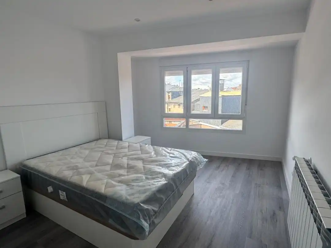 Wohnung zur Miete in Avenida Compostilla, 3, Centro Schlafzimmer von Wohnung zur Miete in Ponferrada mit Heizung, Terrasse und Möbliert