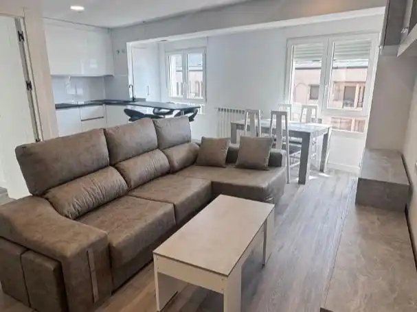 Wohnung zur Miete in Avenida Compostilla, 3, Centro