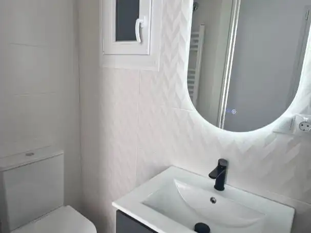Wohnung zur Miete in Avenida Compostilla, 3, Centro Badezimmer von Wohnung zur Miete in Ponferrada mit Heizung, Terrasse und Möbliert
