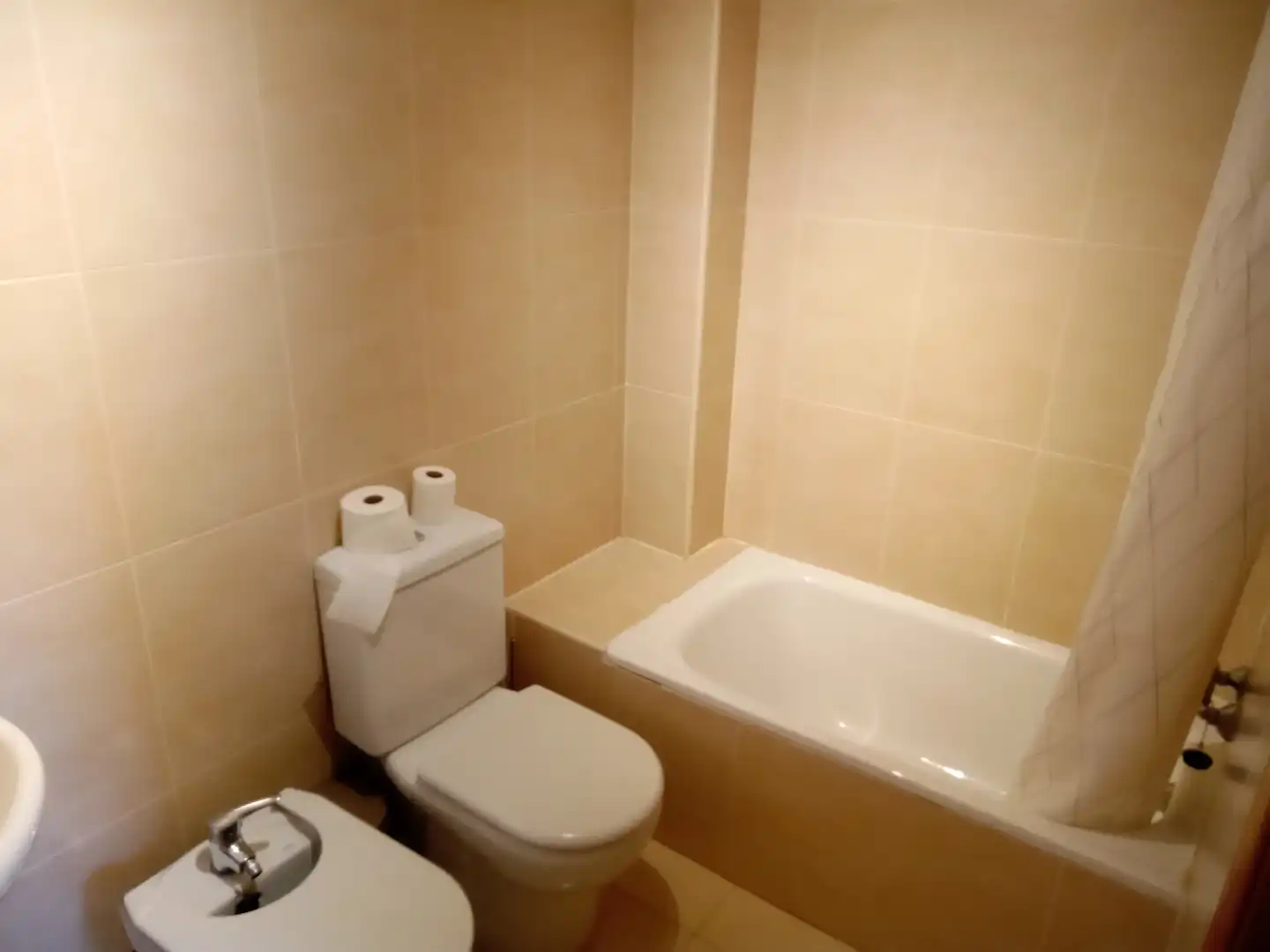 Baño de Piso de alquiler en Madrid con Calefacción, Jardín privado y Parquet