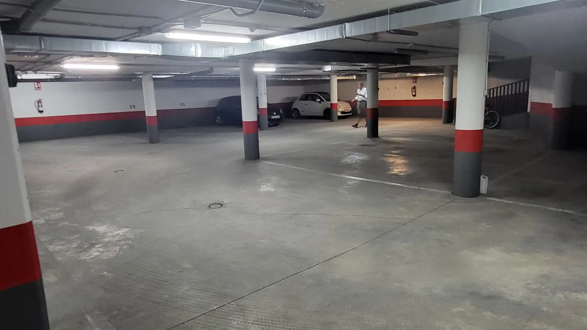Garage for rent in Calle de la Sierra de Palomeras, 31, Casco Histórico de Vallecas Parking of Garage for rent in Madrid