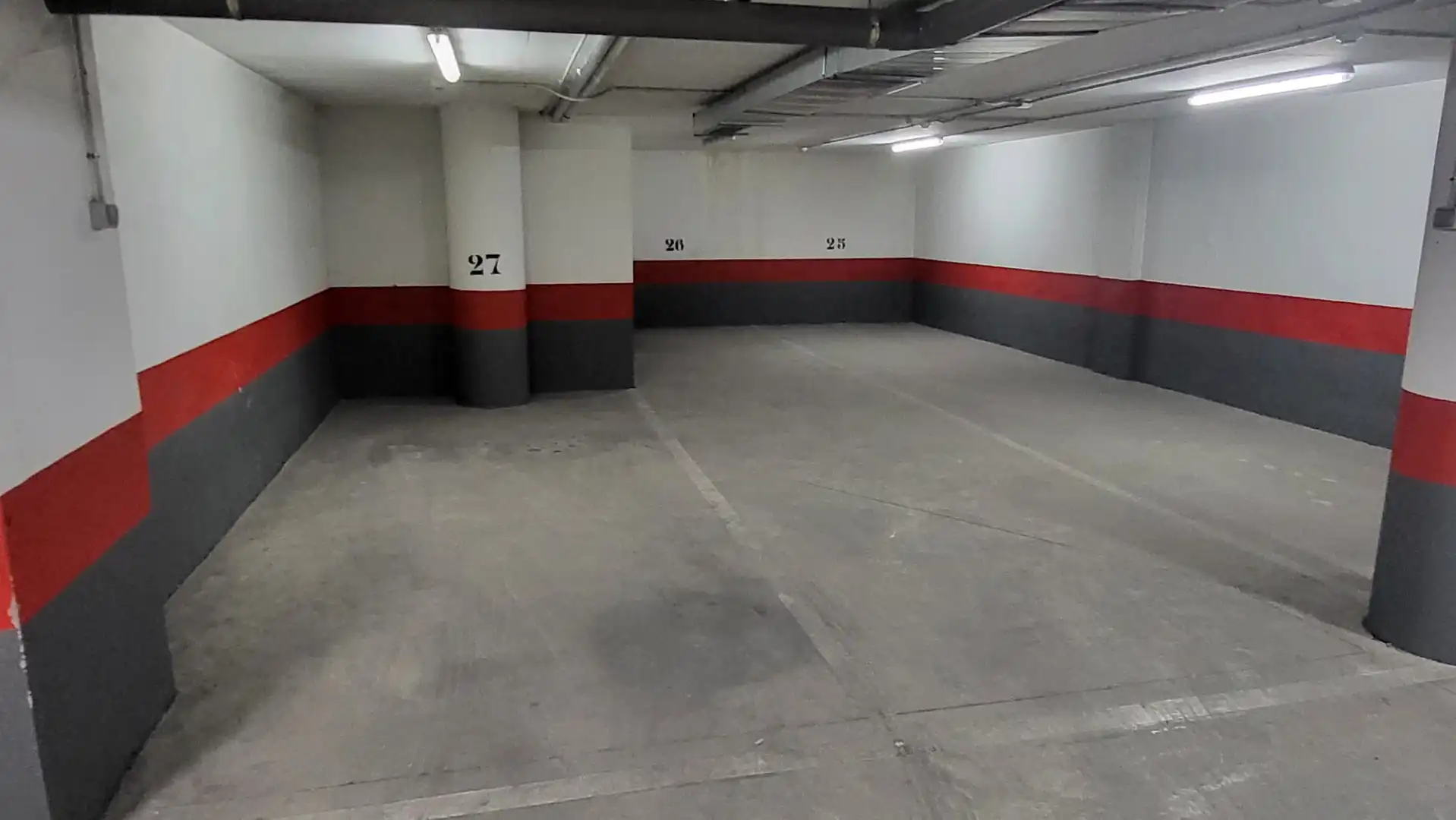 Garage for rent in Calle de la Sierra de Palomeras, 31, Casco Histórico de Vallecas Parking of Garage for rent in Madrid