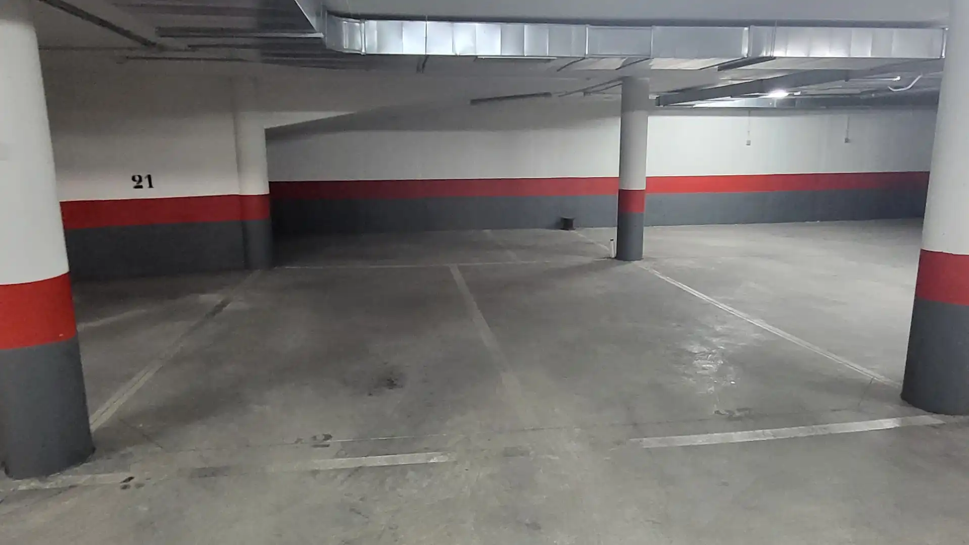 Garage for rent in Calle de la Sierra de Palomeras, 31, Casco Histórico de Vallecas Parking of Garage for rent in Madrid