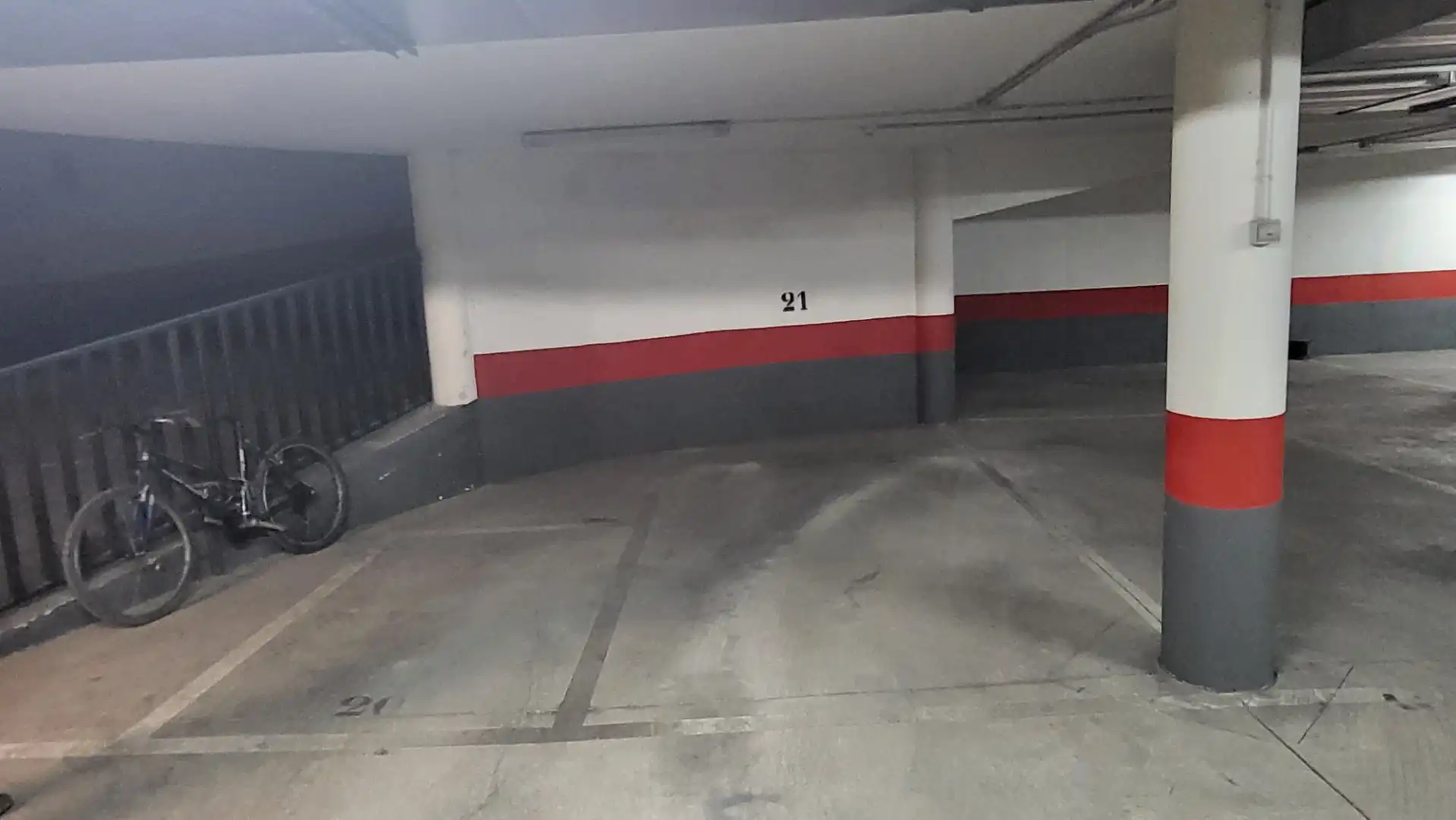 Garage for rent in Calle de la Sierra de Palomeras, 31, Casco Histórico de Vallecas Parking of Garage for rent in Madrid