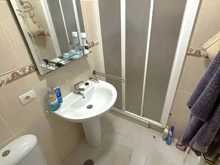 Piso en venta en Calle Rosalía de Castro, 25, San Isidro Baño de Piso en venta en Granadilla de Abona con Terraza, Trastero y Amueblado