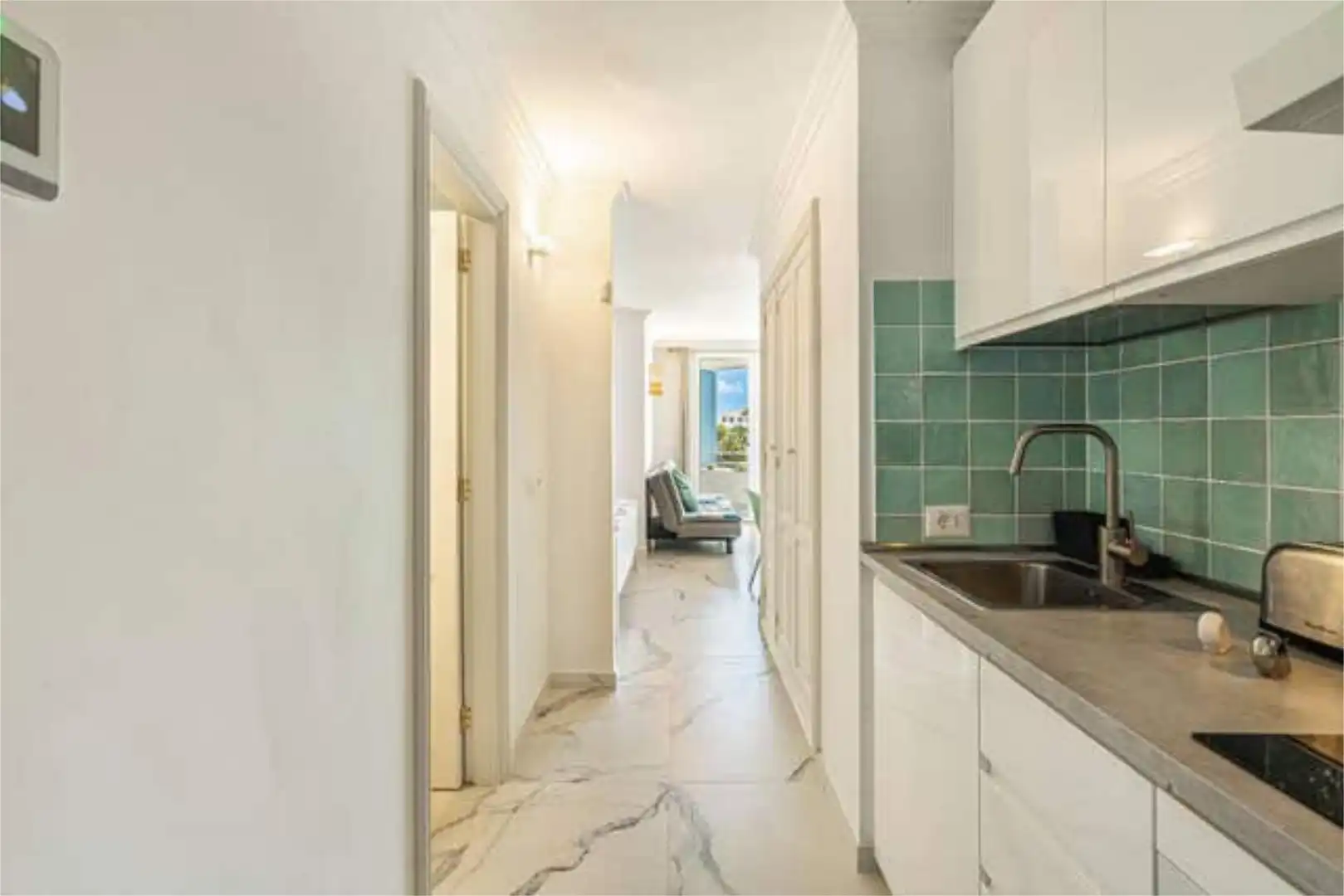 Piso en venta en Palm - Mar Piso en venta en Arona con Terraza, Piscina y Amueblado