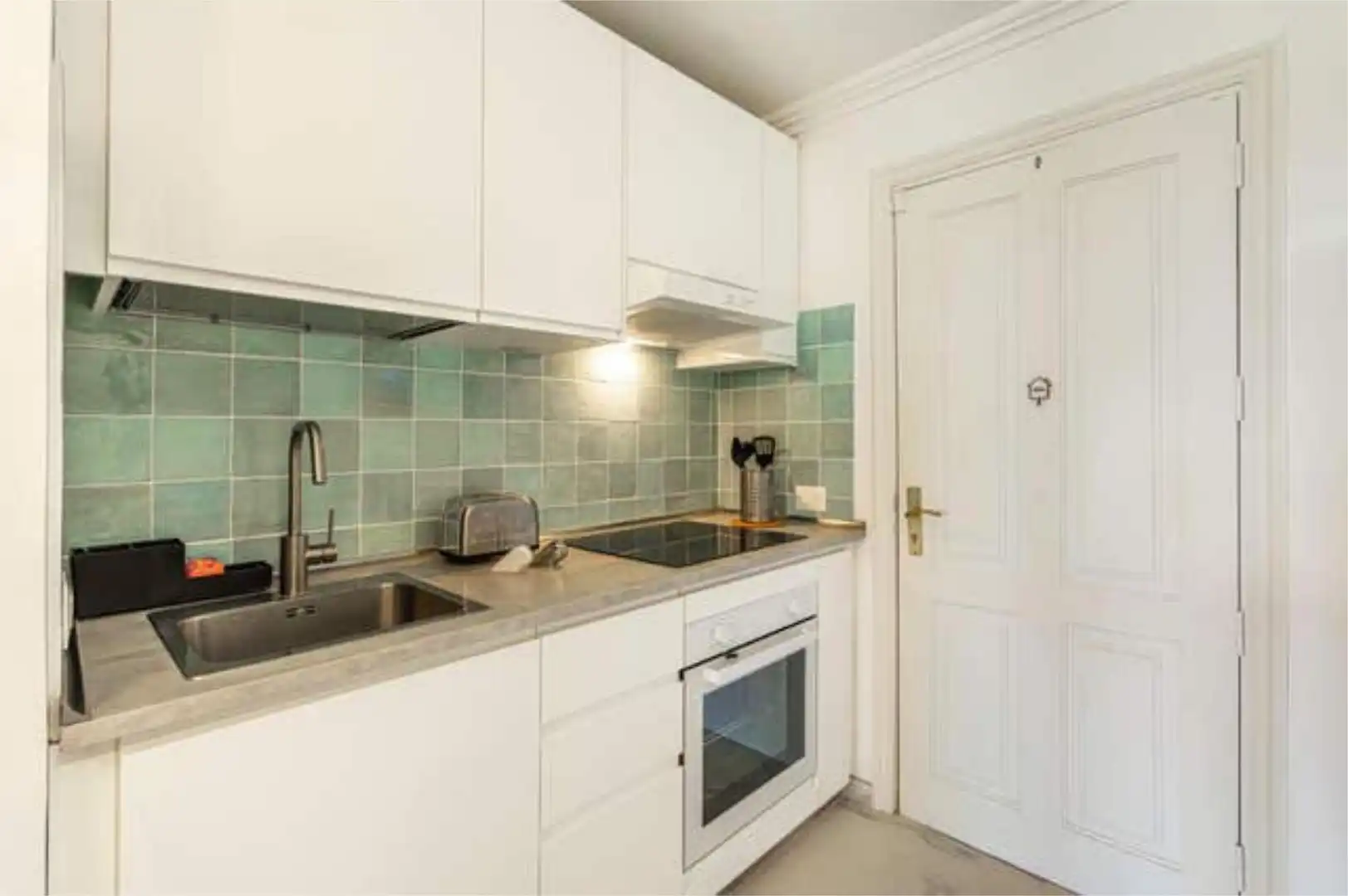 Piso en venta en Palm - Mar Cocina de Piso en venta en Arona con Terraza, Piscina y Amueblado