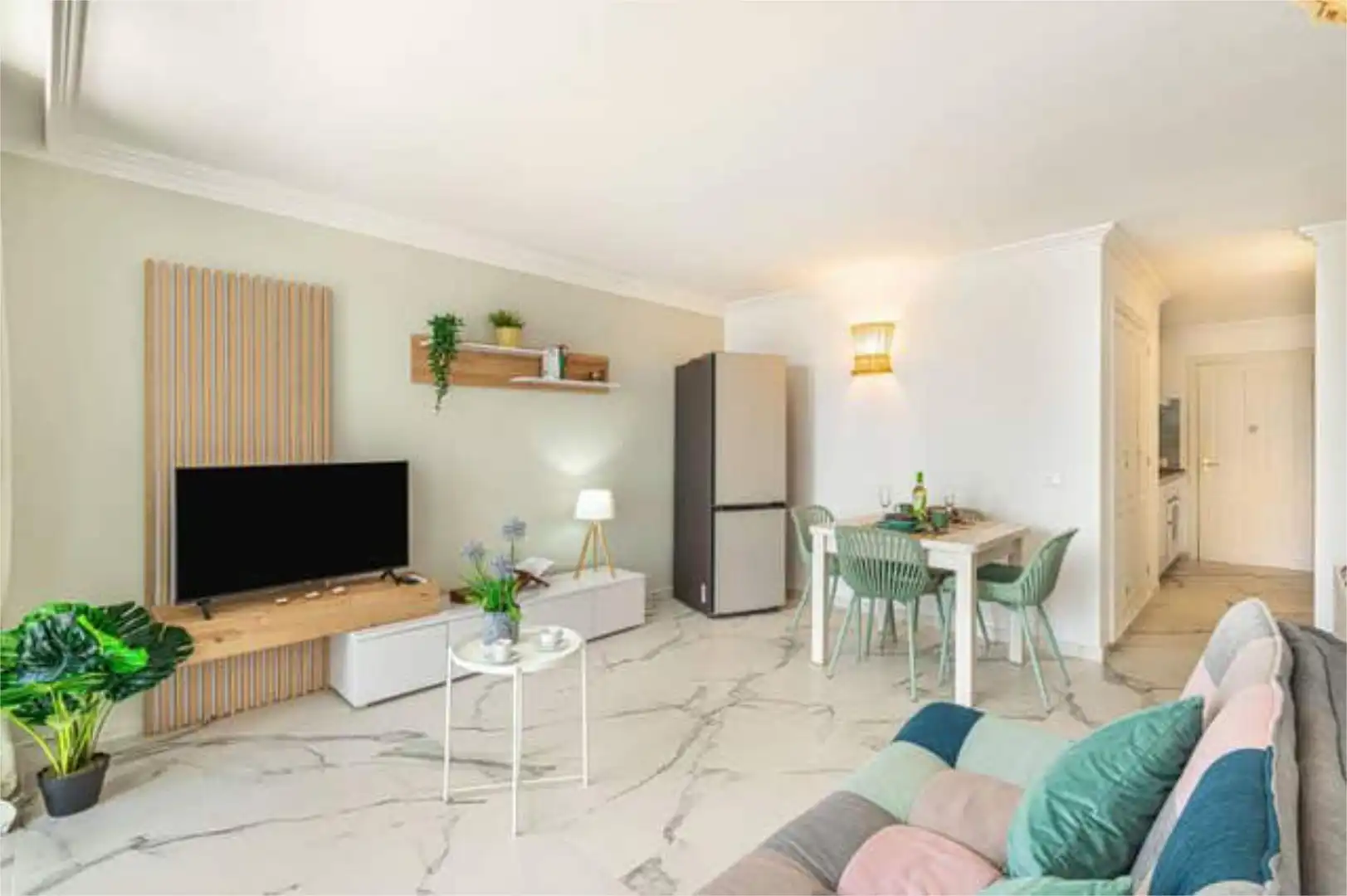 Piso en venta en Palm - Mar Sala de estar de Piso en venta en Arona con Terraza, Piscina y Amueblado