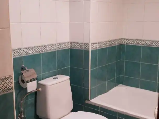 Piso de alquiler en Plaza Acuario, 1, Nuevo Parque - Los Rosales - Tráfico Pesado Baño de Piso de alquiler en Huelva con Amueblado y Balcón