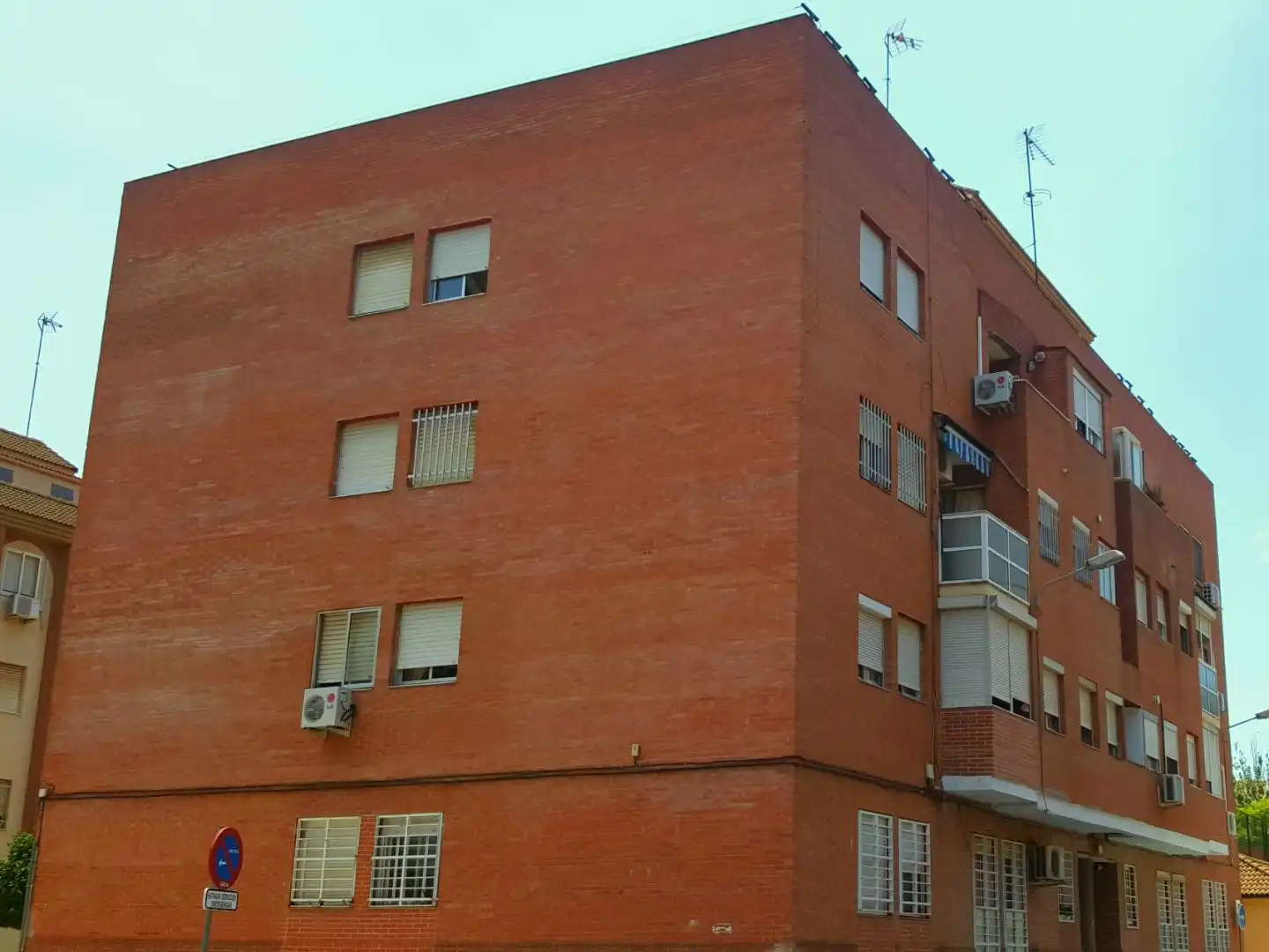 Piso de alquiler en Plaza Acuario, 1, Nuevo Parque - Los Rosales - Tráfico Pesado Vista exterior de Piso de alquiler en Huelva con Amueblado y Balcón
