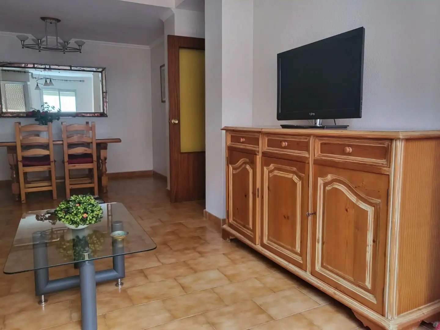 Piso de alquiler en Plaza Acuario, 1, Nuevo Parque - Los Rosales - Tráfico Pesado Sala de estar de Piso de alquiler en Huelva con Amueblado y Balcón