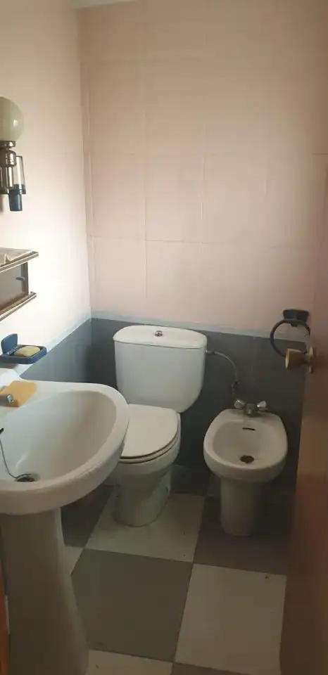 Bany de Casa o xalet en venda en Santa Cruz de la Zarza amb Terrassa, Moblat i Balcó