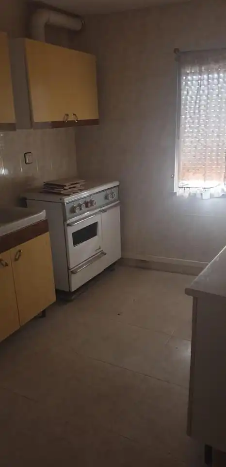 Cuina de Casa o xalet en venda en Santa Cruz de la Zarza amb Terrassa, Moblat i Balcó