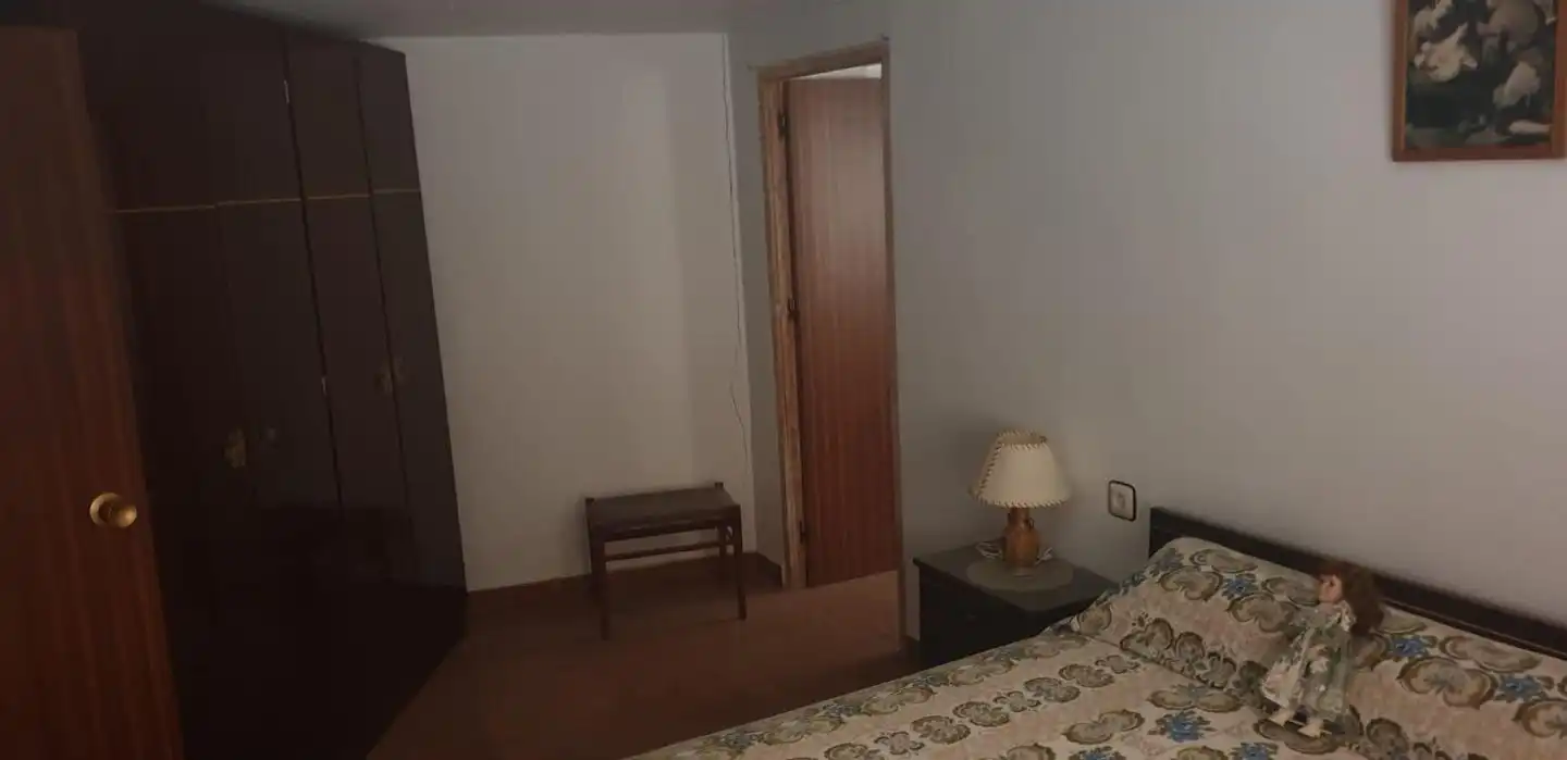 Dormitori de Casa o xalet en venda en Santa Cruz de la Zarza amb Terrassa, Moblat i Balcó
