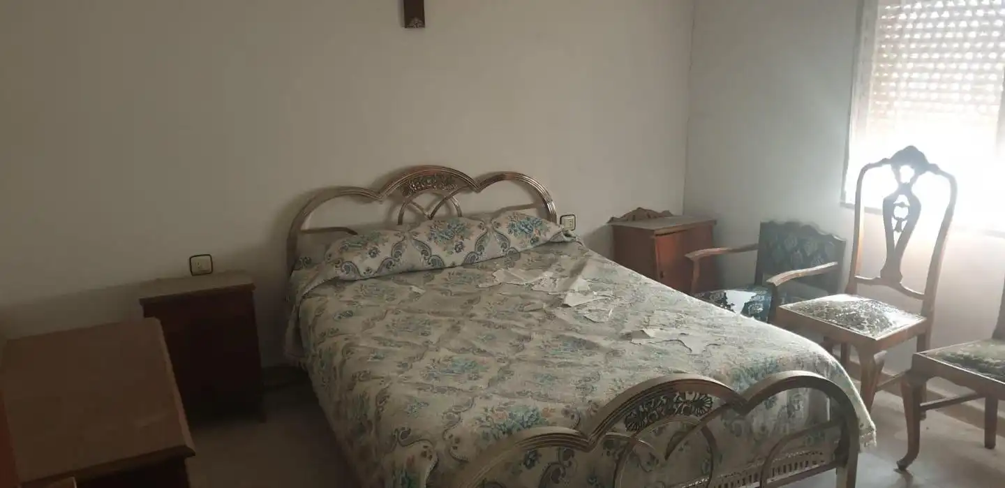 Dormitori de Casa o xalet en venda en Santa Cruz de la Zarza amb Terrassa, Moblat i Balcó