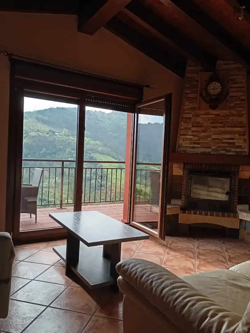 Casa adosada de alquiler en Villaviciosa con Jardín privado, Terraza y Balcón
