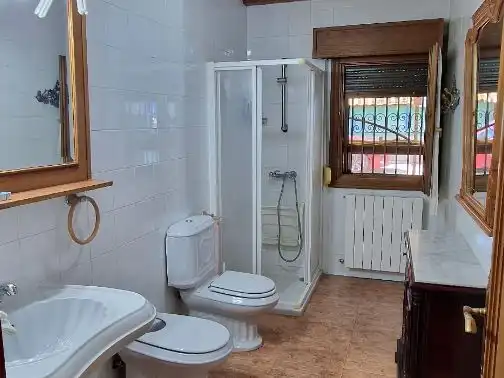 Baño de Casa o chalet en venta en Valle de Yerri / Deierri con Aire acondicionado, Calefacción y Jardín privado