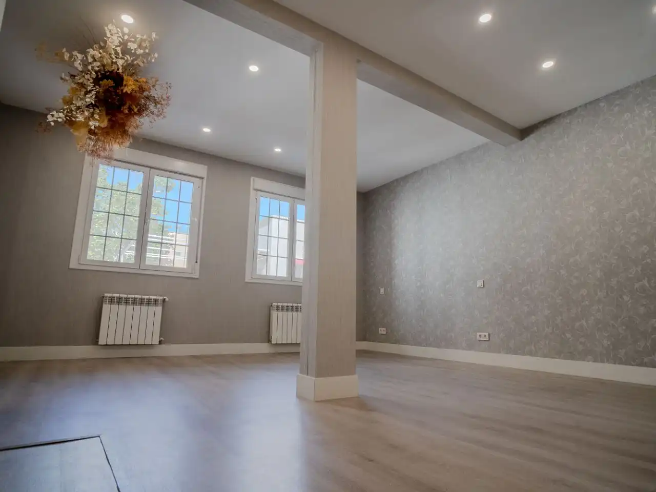 Sala d'estar de Dúplex en venda en  Madrid Capital