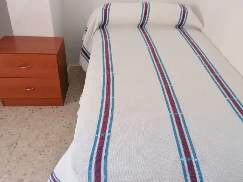 Dormitori de Pis de lloguer en Cádiz amb Aire condicionat i Moblat