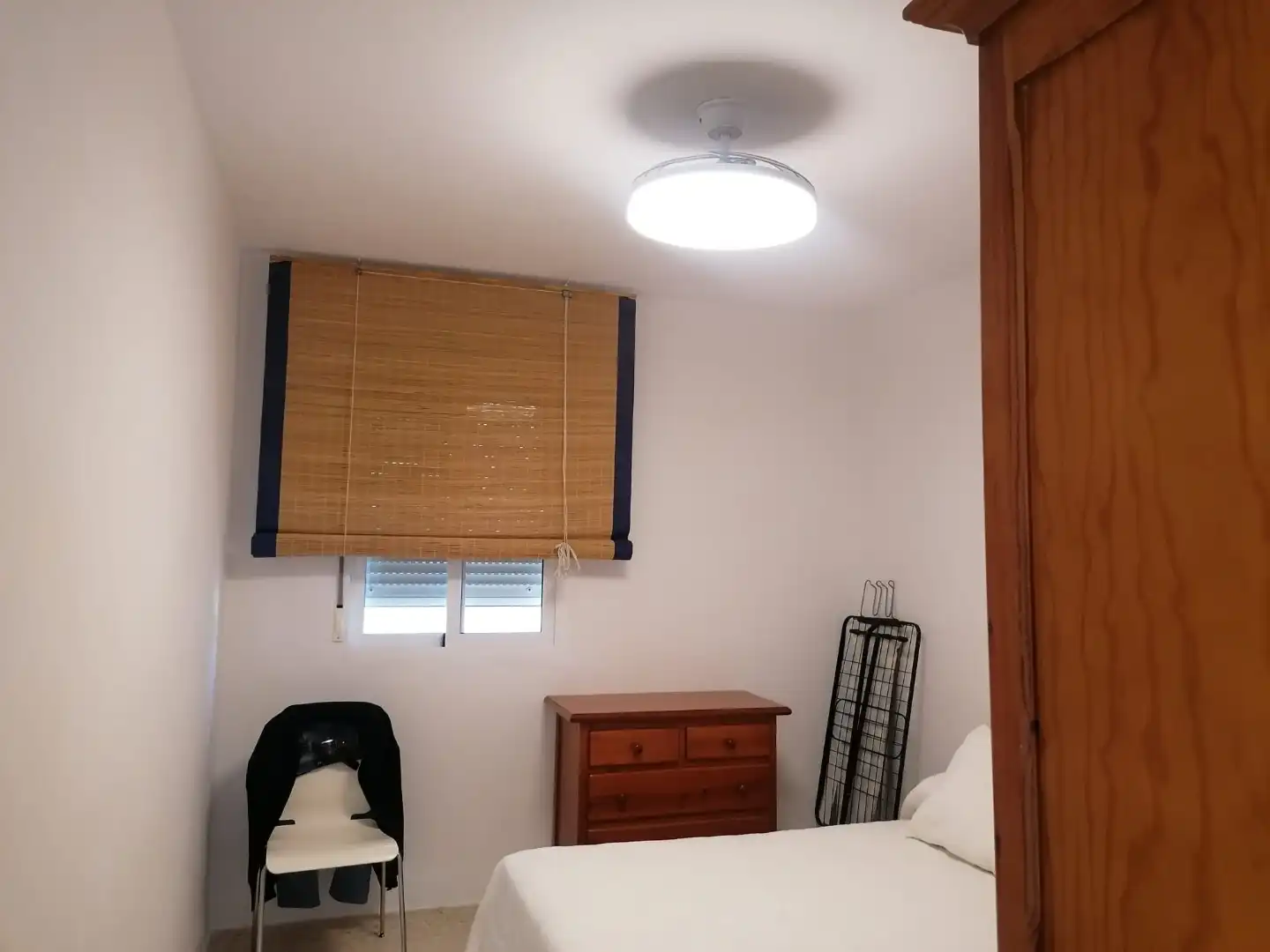 Dormitori de Pis de lloguer en Cádiz amb Aire condicionat i Moblat