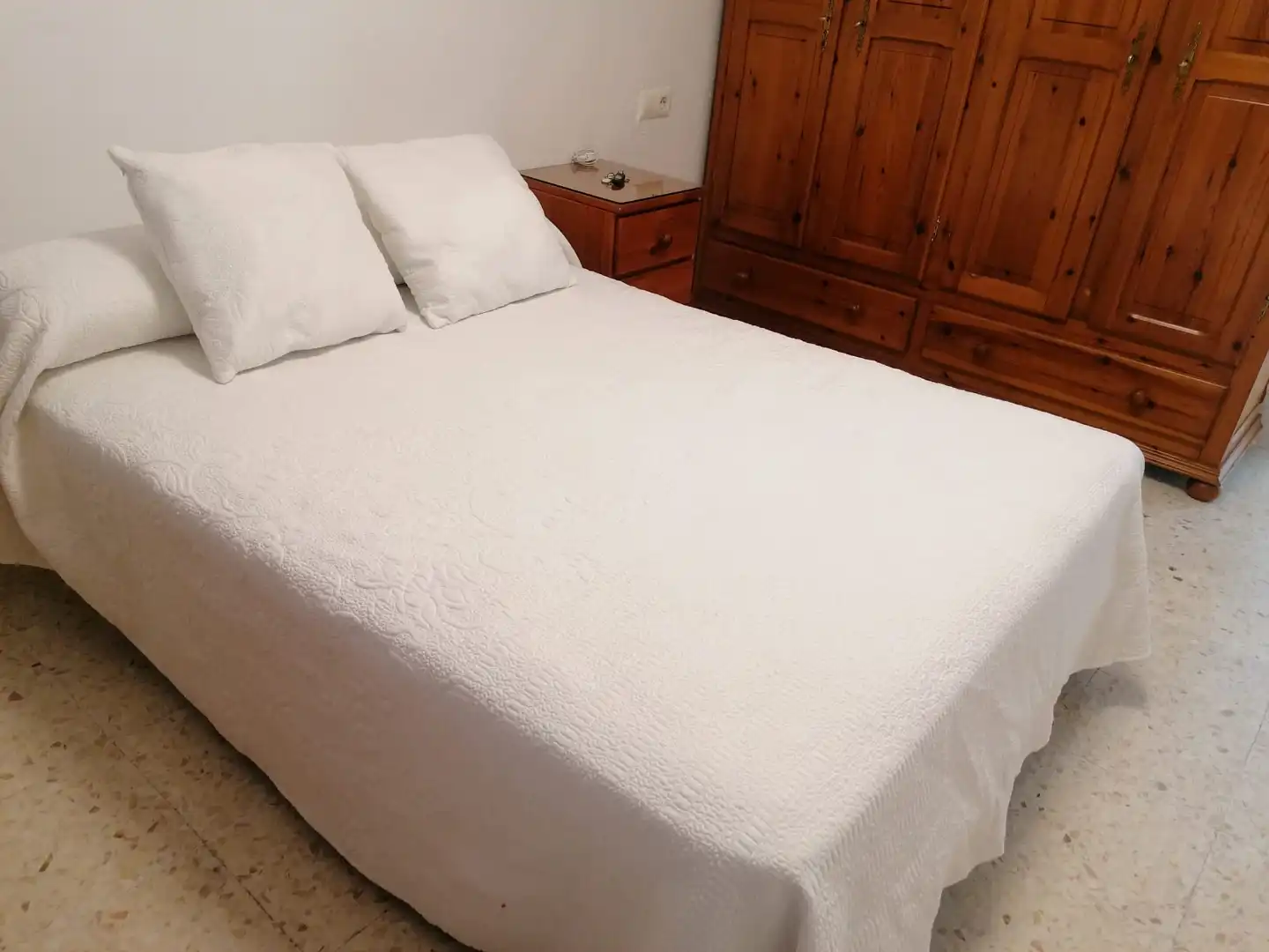 Dormitori de Pis de lloguer en Cádiz amb Aire condicionat i Moblat