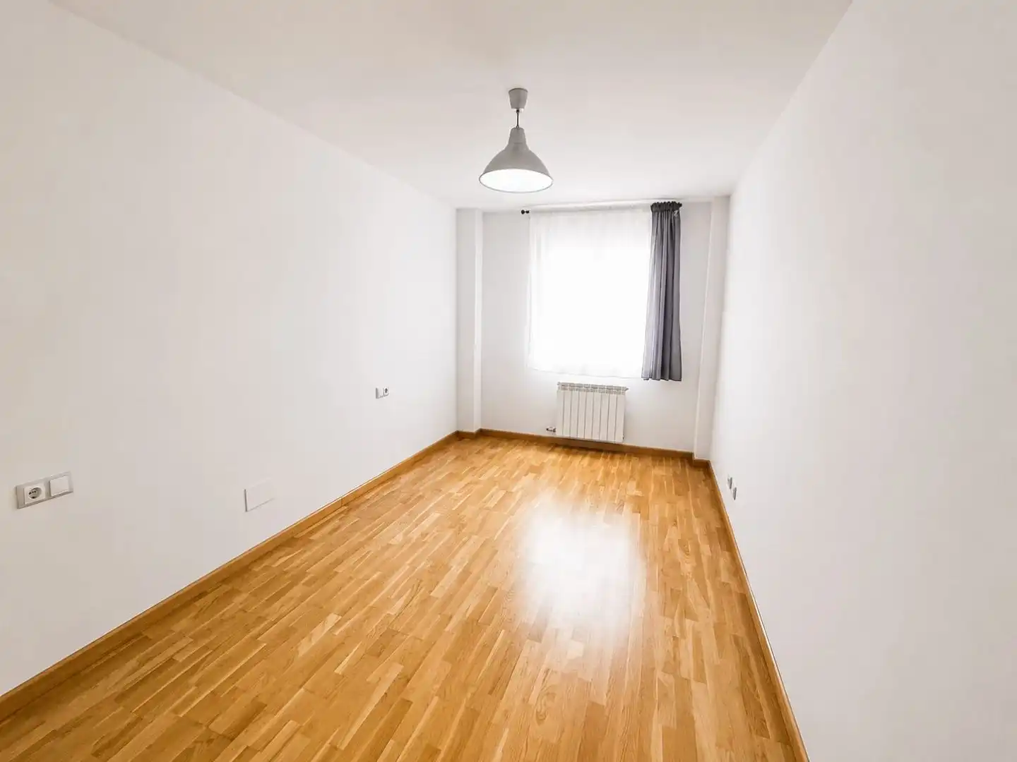 Piso en venta en Camino de Ubiercas, 3, Griseras - Gardachales Habitación de Piso en venta en Tudela con Terraza y Balcón