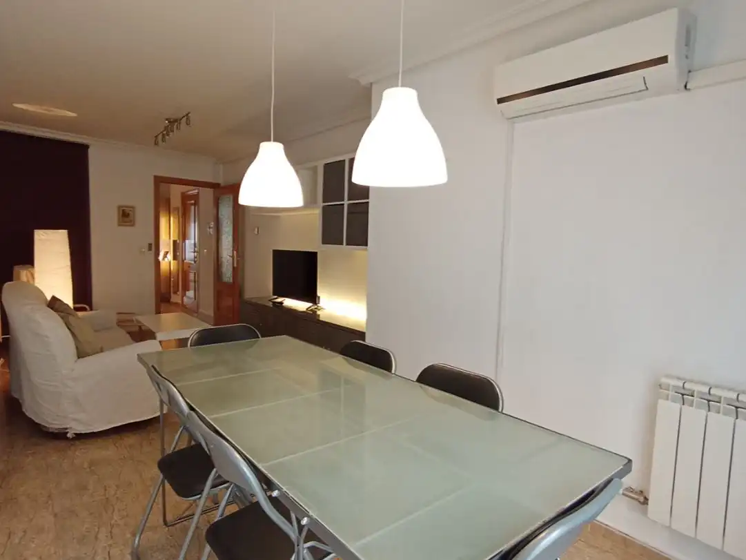 Piso de alquiler en Calle Olivares, 2, Puerta de Cuartos - Avda. de Portugal Comedor de Piso de alquiler en Talavera de la Reina con Aire acondicionado, Calefacción y Jardín privado