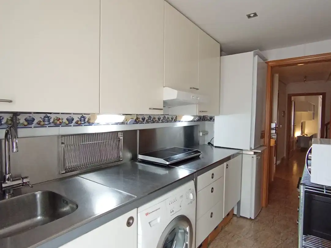 Piso de alquiler en Calle Olivares, 2, Puerta de Cuartos - Avda. de Portugal Cocina de Piso de alquiler en Talavera de la Reina con Aire acondicionado, Calefacción y Jardín privado