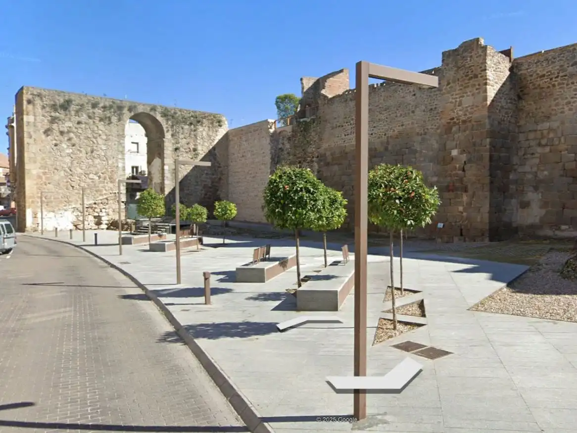 Piso de alquiler en Calle Olivares, 2, Puerta de Cuartos - Avda. de Portugal Vista exterior de Piso de alquiler en Talavera de la Reina con Aire acondicionado, Calefacción y Jardín privado