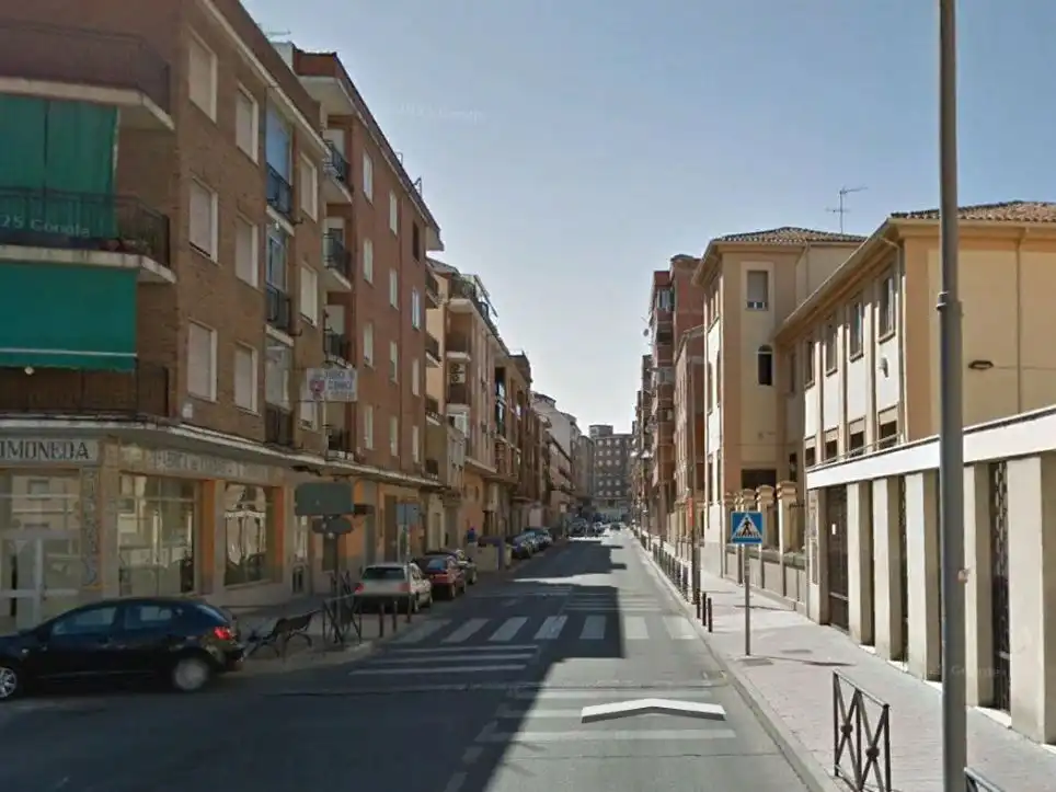 Piso de alquiler en Calle Olivares, 2, Puerta de Cuartos - Avda. de Portugal Vista exterior de Piso de alquiler en Talavera de la Reina con Aire acondicionado, Calefacción y Jardín privado