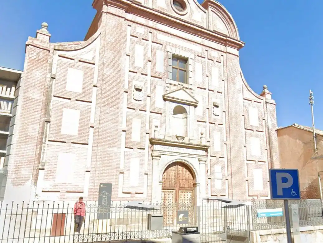 Piso de alquiler en Calle Olivares, 2, Puerta de Cuartos - Avda. de Portugal Vista exterior de Piso de alquiler en Talavera de la Reina con Aire acondicionado, Calefacción y Jardín privado