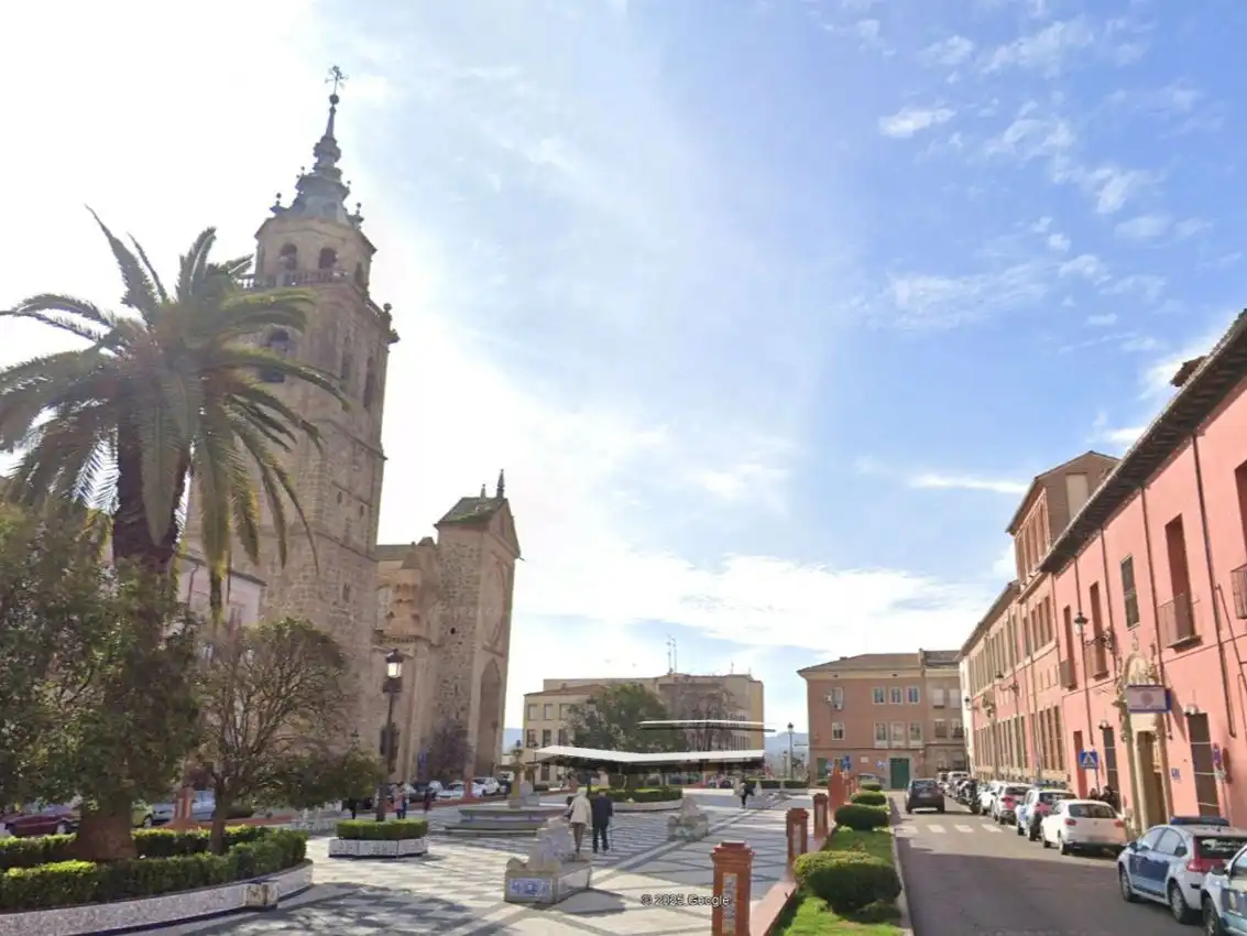 Piso de alquiler en Calle Olivares, 2, Puerta de Cuartos - Avda. de Portugal Vista exterior de Piso de alquiler en Talavera de la Reina con Aire acondicionado, Calefacción y Jardín privado