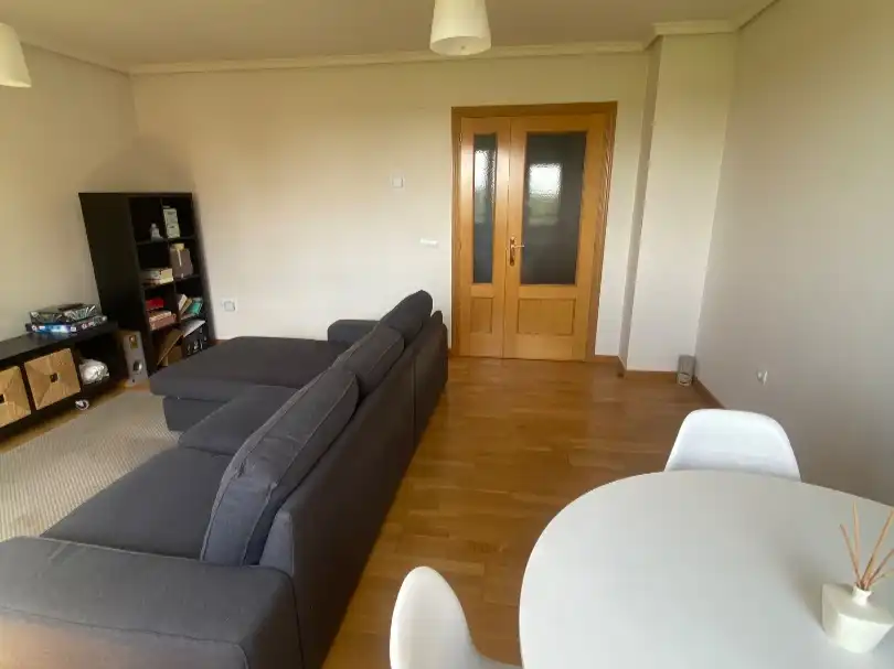 Pis en venda a Calle de la Sierra de Gredos, 1, Hospital Nuevo Sala d'estar de Pis en venda en Valladolid amb Calefacció, Parquet i Terrassa