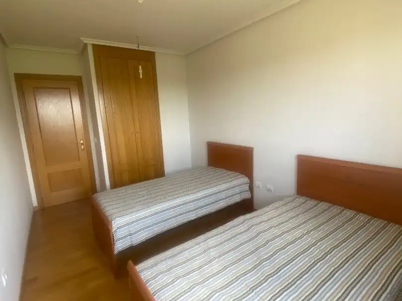 Pis en venda a Calle de la Sierra de Gredos, 1, Hospital Nuevo Dormitori de Pis en venda en Valladolid amb Calefacció, Parquet i Terrassa