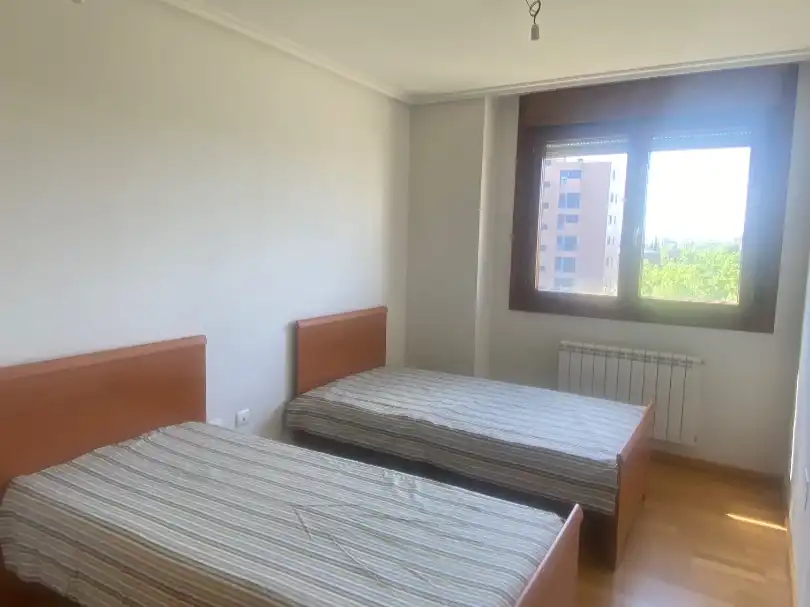 Pis en venda a Calle de la Sierra de Gredos, 1, Hospital Nuevo Dormitori de Pis en venda en Valladolid amb Calefacció, Parquet i Terrassa