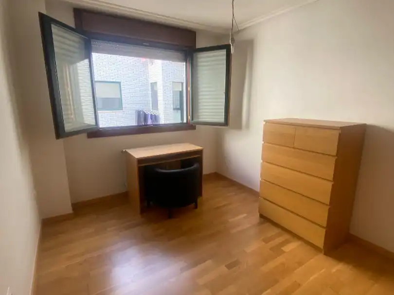 Pis en venda a Calle de la Sierra de Gredos, 1, Hospital Nuevo Dormitori de Pis en venda en Valladolid amb Calefacció, Parquet i Terrassa