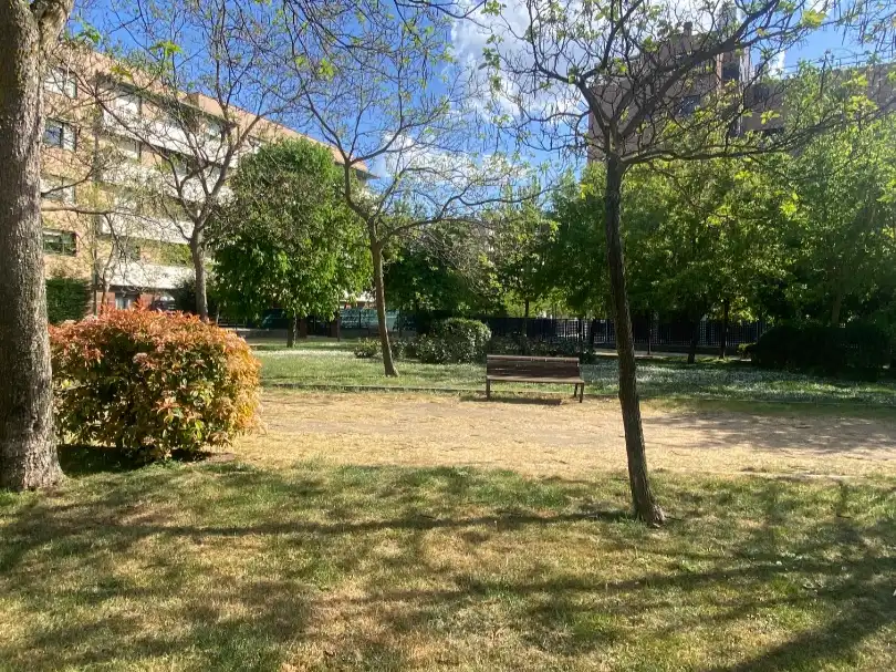 Pis en venda a Calle de la Sierra de Gredos, 1, Hospital Nuevo Vista exterior de Pis en venda en Valladolid amb Calefacció, Parquet i Terrassa