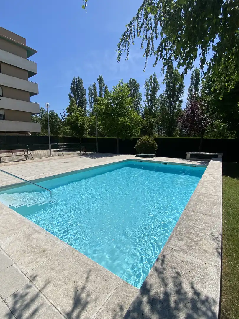 Pis en venda a Calle de la Sierra de Gredos, 1, Hospital Nuevo Piscina de Pis en venda en Valladolid amb Calefacció, Parquet i Terrassa