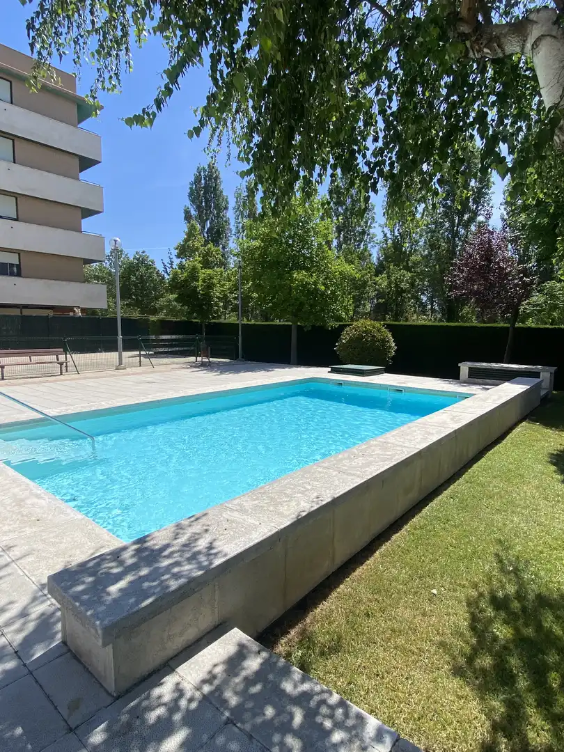 Pis en venda a Calle de la Sierra de Gredos, 1, Hospital Nuevo Piscina de Pis en venda en Valladolid amb Calefacció, Parquet i Terrassa