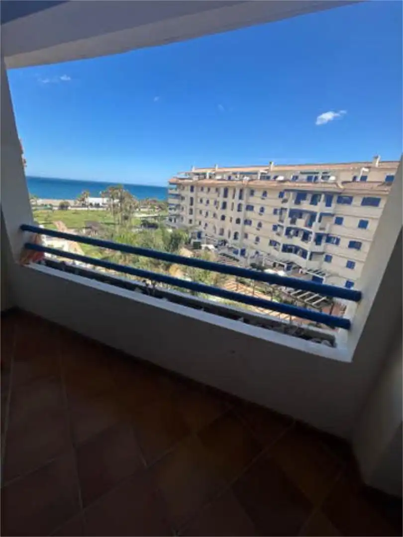 Piso de alquiler en San Luis de Sabinillas Vista exterior de Piso de alquiler en Manilva con Jardín privado, Terraza y Piscina