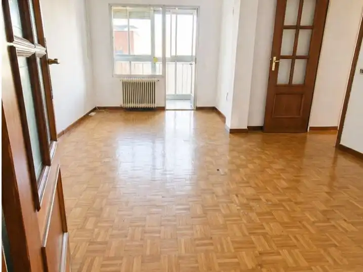 Living room of Flat for sale in Alcorcón  with Heating, Private garden and Parquet flooring