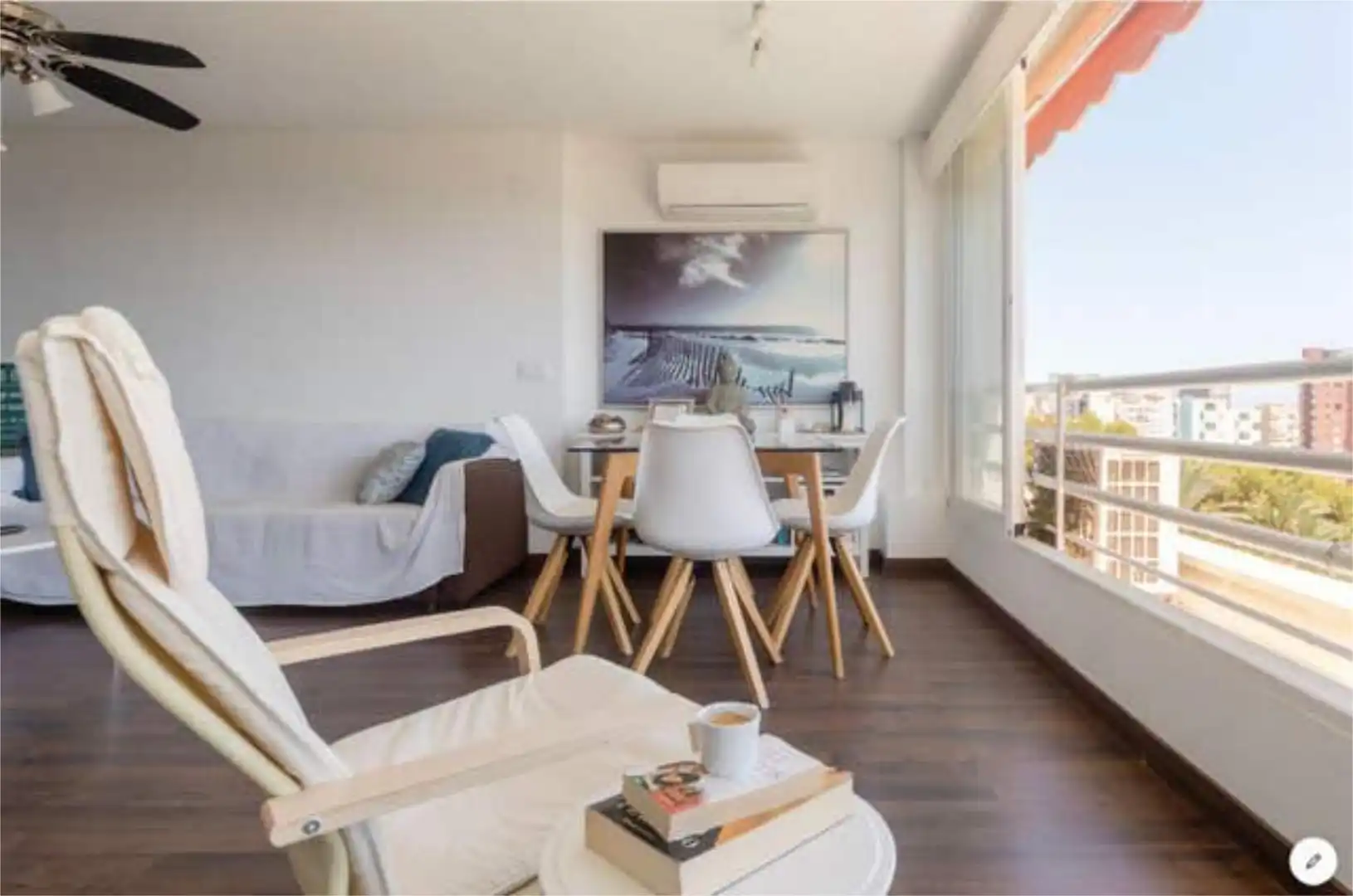 Apartament de lloguer a Albufereta Sala d'estar de Apartament de lloguer en Alicante / Alacant amb Piscina i Moblat