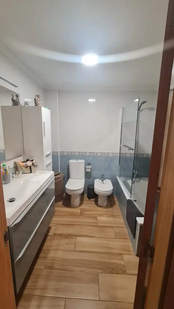 Piso en venta en Carrer Josefina Manresa, 31, Ciutat Universitària Baño de Piso en venta en Elche / Elx con Aire acondicionado, Calefacción y Jardín privado