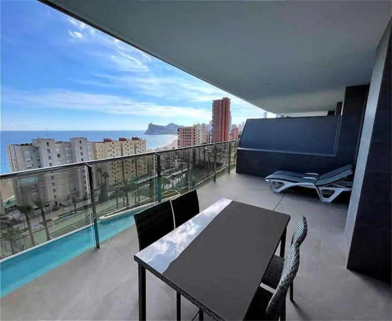 Piso de alquiler en Playa Poniente Terraza de Piso de alquiler en Benidorm con Calefacción, Jardín privado y Terraza