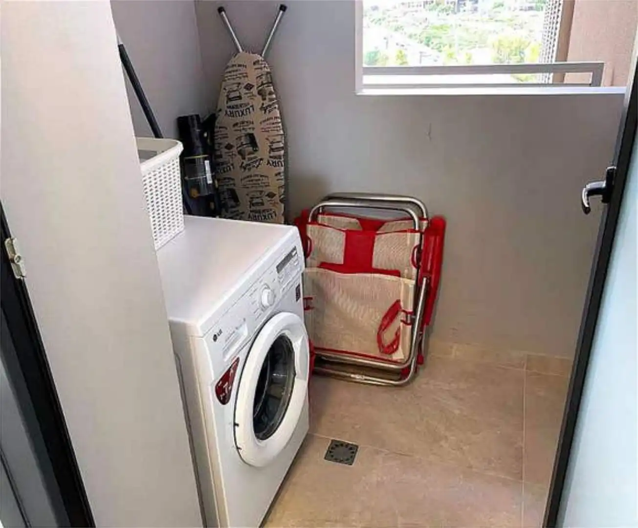 Flat for rent in Playa Poniente Bathroom of Flat for rent in Benidorm with Heating, Private garden and Terrace