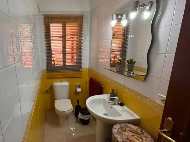 Badezimmer von Einfamilien-Reihenhaus zum Verkauf in El Sauzal mit Parkett, Terrasse und Balkon
