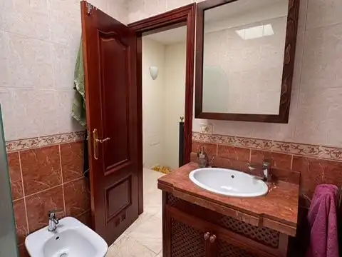 Badezimmer von Einfamilien-Reihenhaus zum Verkauf in El Sauzal mit Parkett, Terrasse und Balkon